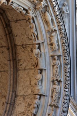 portail nord de la cathédrale de Chartres:les travaux d'août (moisson) et de septembre(vendange)